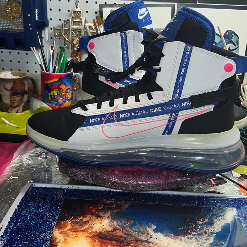AIR MAX 720 SATURN 9/10 size 12